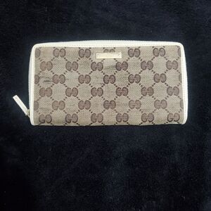 SOLD Gucci Beige and White Women's Wallet